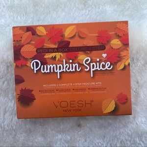 Brand new voesh New York pumpkin spice pedi in a box deluxe 4‎ step pedicure